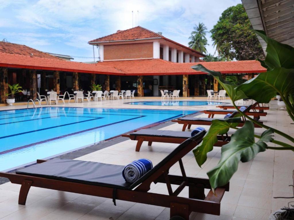 Full Moon Garden Hotel Негомбо Экстерьер фото