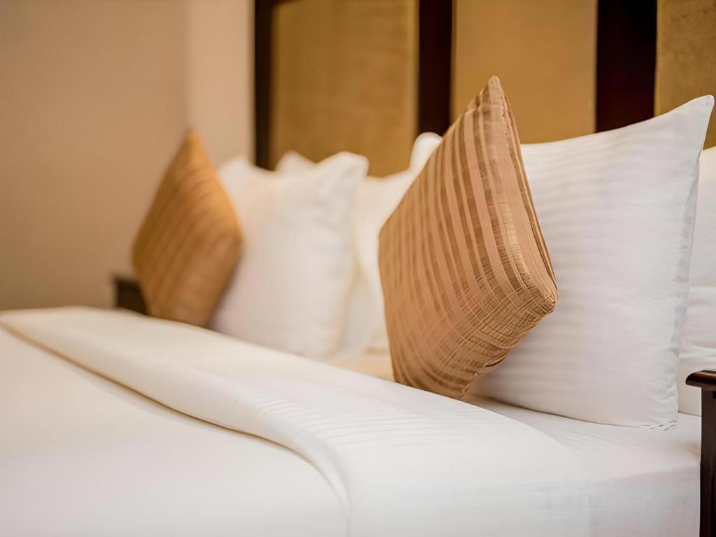 Full Moon Garden Hotel Негомбо Экстерьер фото