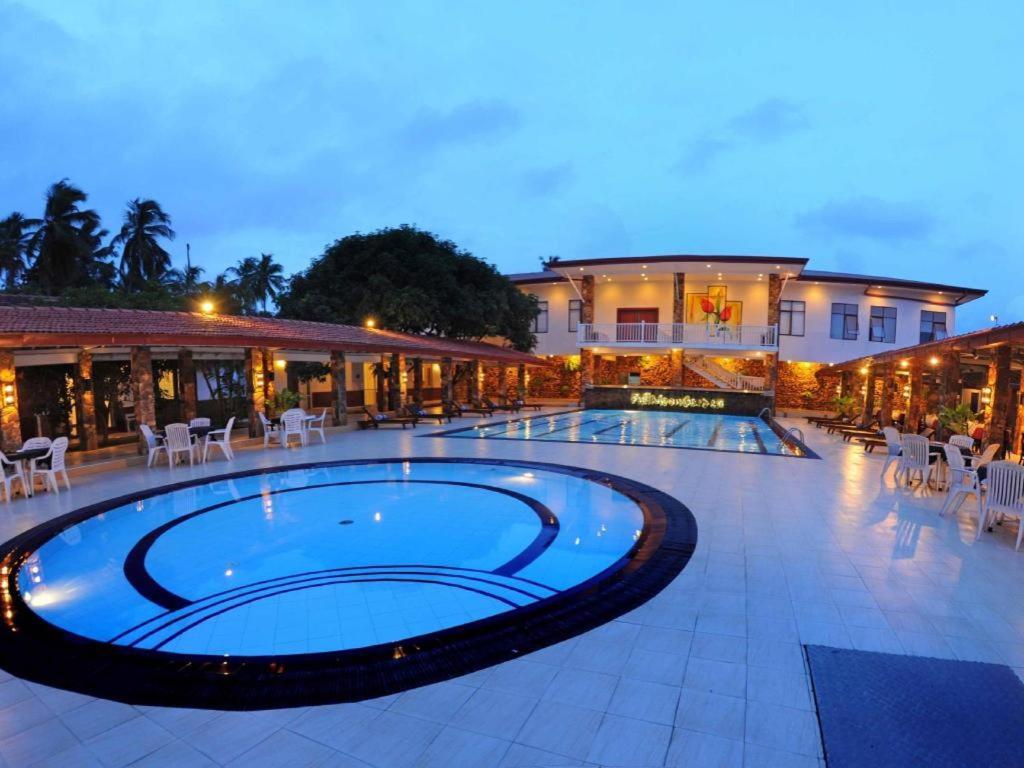 Full Moon Garden Hotel Негомбо Экстерьер фото