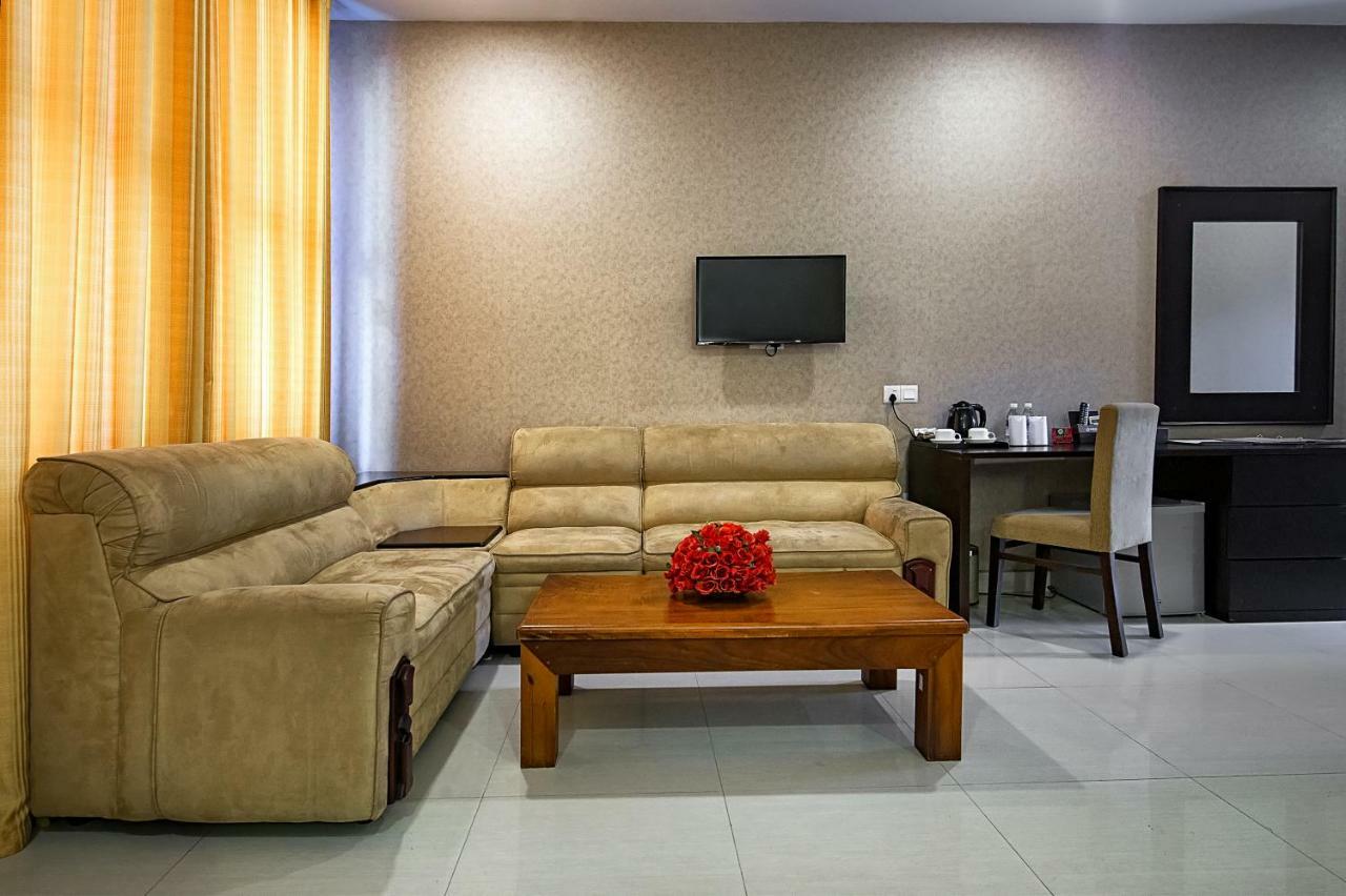 Full Moon Garden Hotel Негомбо Экстерьер фото